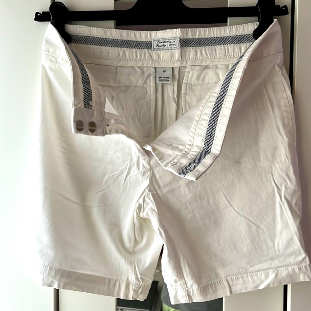 COPY - CHARTER CLUB PETITE WHITE SHORTS SIZE 6P in EXCELLENT CONDITION